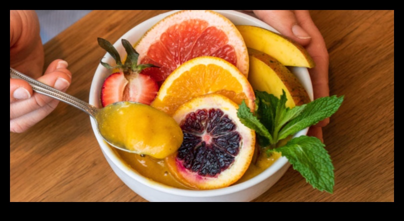 Eleganță tropicală: sorbind cu stil sucuri de fructe proaspete rafinate