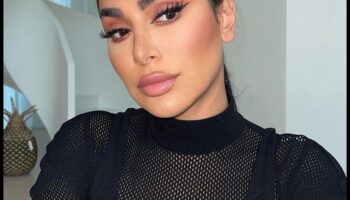 Blush îndrăzneț, strălucire subtilă: obținerea strălucirii cu tehnici de machiaj glam