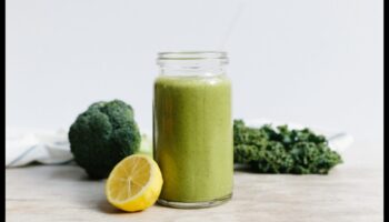 Lux cu frunze: ridică-ți palatul cu smoothie-uri verzi potrivite pentru regalitate