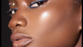 Asociere fard de pleoape și iluminator: Îmbunătățiți-vă caracteristicile cu precizie