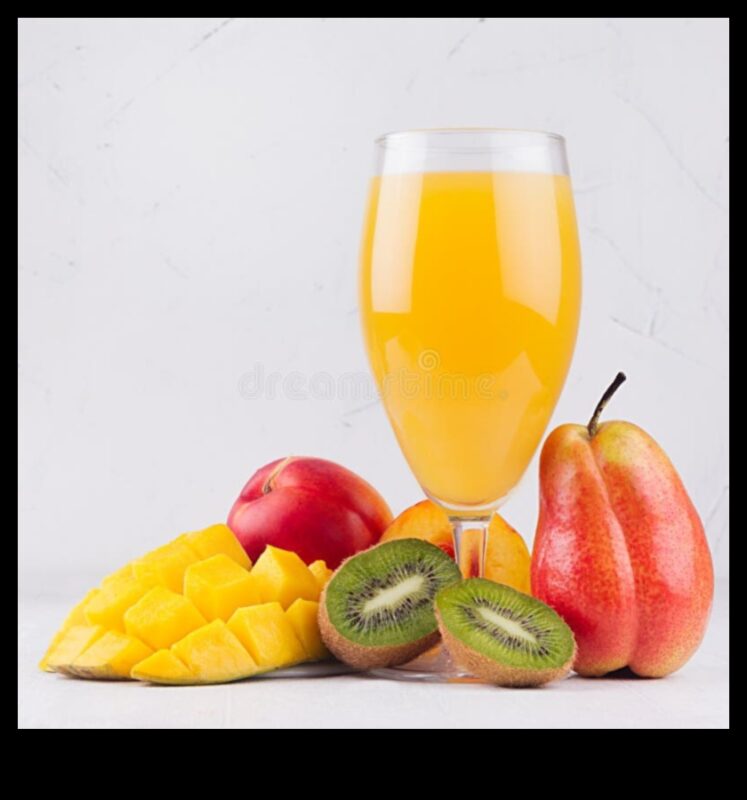 Eleganță tropicală: sorbind cu stil sucuri de fructe proaspete rafinate